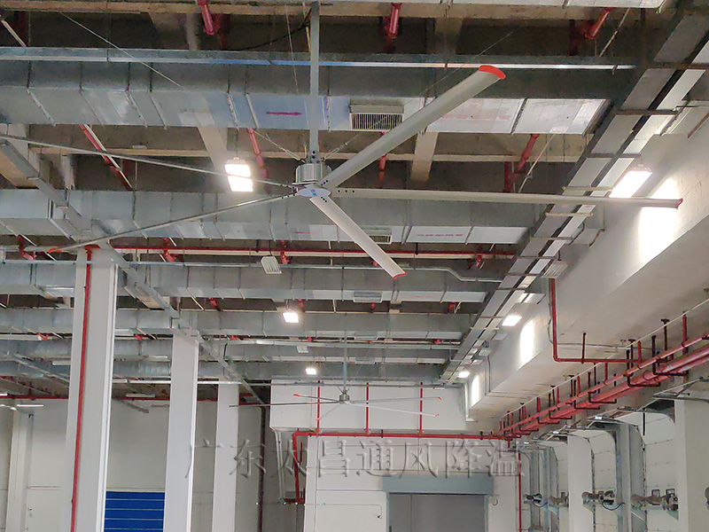 高大空間通風降溫一定要用工業(yè)大風扇,用了才知道效果這么好！