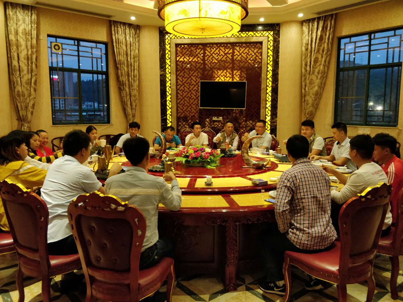 齊心協(xié)力，為公司的未來再創(chuàng)輝煌！